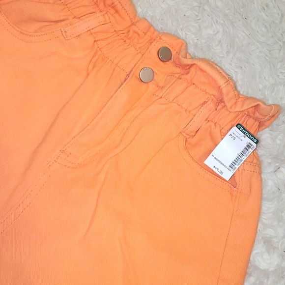 Shorts - Picture 2 of 3